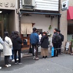 Ramen 辻 - 開店後の行列20人以上並んでいました。