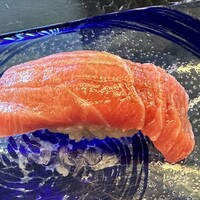 鮨 四 - 本鮪中トロ　