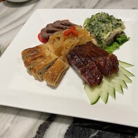 全聚徳 銀座店 - 前菜5種盛り、3種の方が大きい？