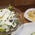 キッチン ブルー グローブ - サラダ、お新香のアップ