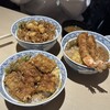 光村 - 左手前…穴子天丼、右…天丼、奥…かき揚げ丼。