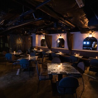 《個室あり♪》デザイナー屈指の店内内装がおしゃれな雰囲気!!