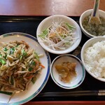 春香園 - 豚肉細切り高菜もやし炒め定食