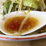 Ramen Jirou - 甘みは強いが醤油がキリッとした非乳化スープです☆