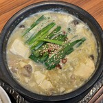 カルビ丼とスン豆腐専門店 韓丼 - 料理写真:博多もつ鍋ラーメンスン豆腐