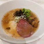 Minatoya - 牛骨醤油ラーメン