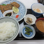 三喜食堂 - かれいの唐揚げ定食　半ライス　730円