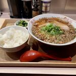 尾道ラーメン 八じゅう - 尾道ラーメンセット980円