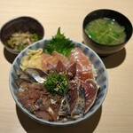 Sengyo Oshokujidokoro Yamashou - 五色丼(まぐろ,かつお,〆さば,あじ,ほたるいか) ¥2,040-