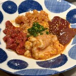 炭火焼肉 まる - ホルモン盛合せ