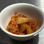 炭火焼肉 まる - 白菜キムチ