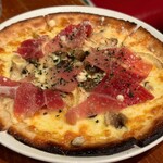 PIENO Villa - 生ハムとトマトのピザ