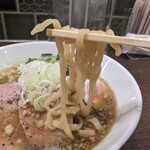 ラーメンステーション - 麺アップ