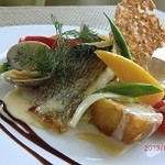 グリノア - 料理写真:鮮魚のポワレ　温野菜添え　特製ソース