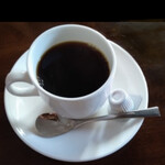 るぽ - チーズケーキとホットコーヒーのセット　　いつからかミルクピッチャーがなくなりましたがっけ結構ずっとピッチャーでした《かろうじて、ホットコーヒーの写真が残ってました》　byまみこまみこ