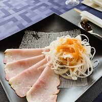 三田屋 西宮北インター店 - ハム&玉ねぎスライスににんじんドレッシング