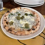 Pizzeria Bakka M'unica - しらすとグリーンオリーブ S  1,670円