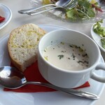 アマルフィイ デラセーラ - 本日のスープと自家製フォッカッチャ