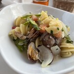 アマルフィイ デラセーラ - ボンゴレの生ショートパスタ