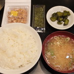 蔵王 - 納豆、海苔、漬物、ご飯、味噌汁（定食に付くセット）