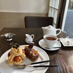 パティスリー・パリセヴェイユ - 嬉しい絵。ケーキはムッシュアルノーとサントノーレキャラメル、どちらも830円。 アールグレイティーは750円。