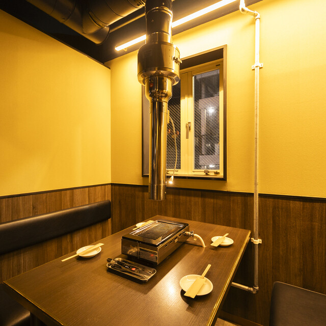 座席 : ヤキニク キナシ - 心斎橋/焼肉 | 食べログ