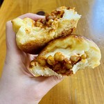 ブーランジェリ･エ･カフェ　オブジェ - 中にはチーズとお豆さん、ミートソースがたっぷり！♡美味しい〜♡♡