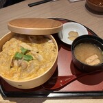 秋田比内地鶏や - 神々しいフォルムです。