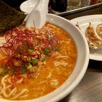 麺屋 承太郎 - 期間限定担々麺と焼き餃子！餃子もうまい！