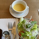 ステーキハウス 萠美野 - サラダ　コーンスープ