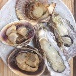 みさきさざゑ店 - 牡蠣、大アサリ、ホタテの小さいのん