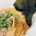 らーめん ２国 お初天神店 - 薫り高いメンマ。