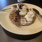 しゃぶ葉 - ワッフル　ちょっと焼き過ぎたがカリッとして美味