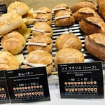 TETTI BAKERY & CAFE - どのパンも美味しそう