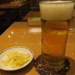 カレーダイニング サンマルコ 神戸店 - 生ビールとキャベツのピクルス