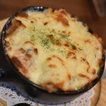 ワインバー バッカス - ゴルゴンゾーラソースのパングラタン（１，２００円）２０２４年３月