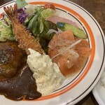 住之江洋食 たけ亭 - レディースセットです。バンバークソース、タルタルソースもたっぷりで美味しいデス。