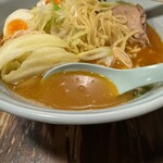 Ramen Gara Ya - 控えめな豚骨に優しいカエシ