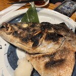 魚金 - サーモンカマ880円