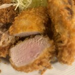 洋食・ワイン フリッツ - ヒレカツの断面はピンク色です！