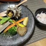 雅 - 料理写真:雑穀米、魚料理 タイのポワレとサザエのつぼ焼き