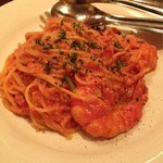 ビストロ アンプル 南欧食堂 - 海老のトマトクリームスパゲティ