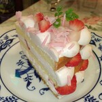 オールド・ローズ・ガーデン - サクラとイチゴのショートケーキ
