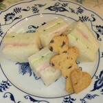 オールド・ローズ・ガーデン - サンドイッチ、クッキー