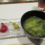 Teppanyaki Doujima - 漬物と味噌汁にご飯も付いてます。