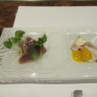 鉄板焼　堂島 - 鰹のお造りと豚バラ肉の金柑ソースがけ