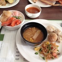 リラッサ - 2013年11月訪問時ランチビュッフェ：ラーメンや点心、中華サラダ、海鮮丼…食べ合わせは気にしてません！