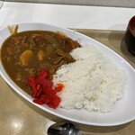 食堂 けやき - 真っ赤な福神漬け付き