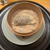 東京肉しゃぶ家 - パクチー入り餃子