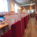 コメダ珈琲店 - 赤を基調として作り